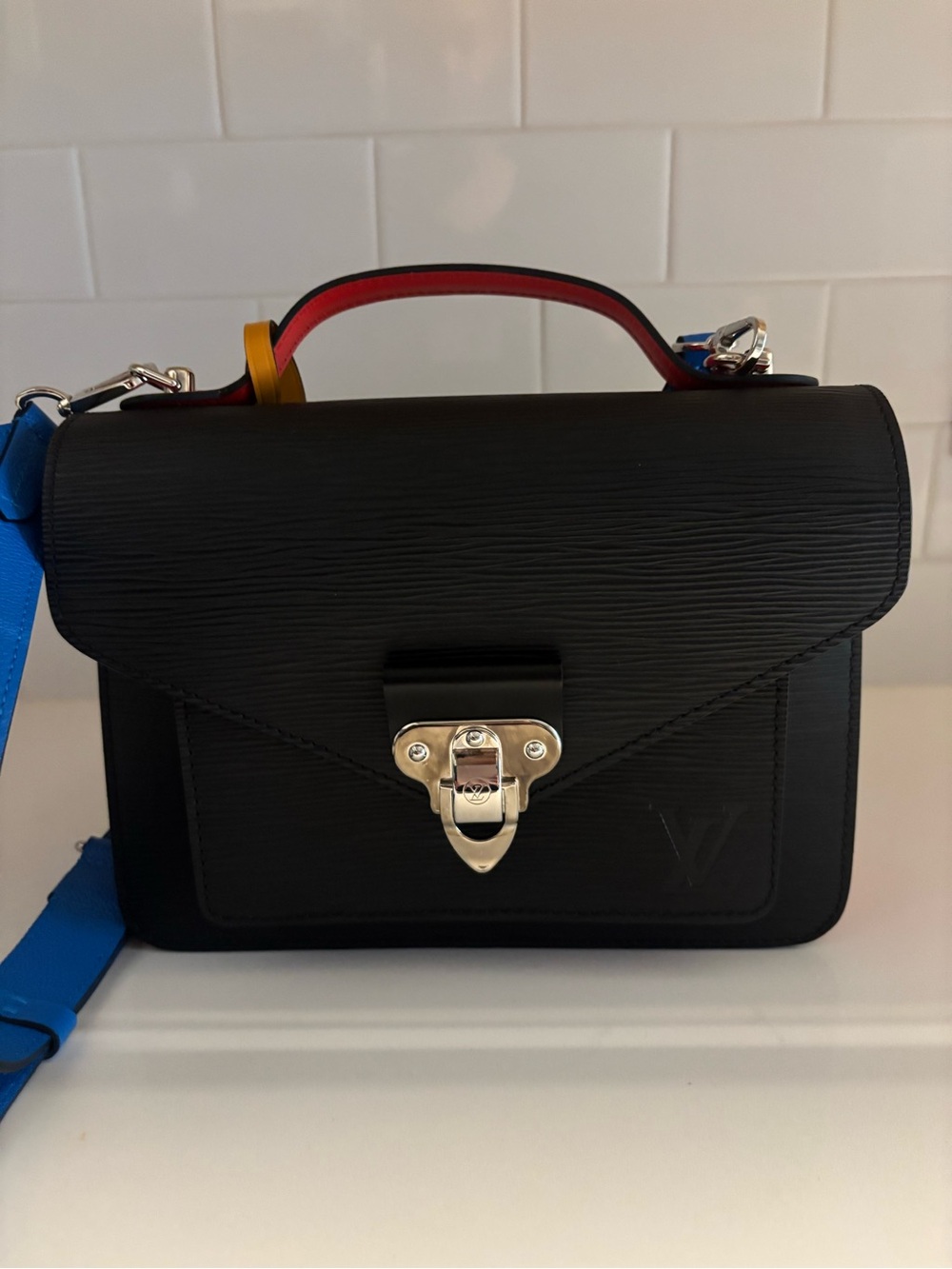 Louis Vuitton Neo Monceau Handbag Epi Leather. Excellent Condition.